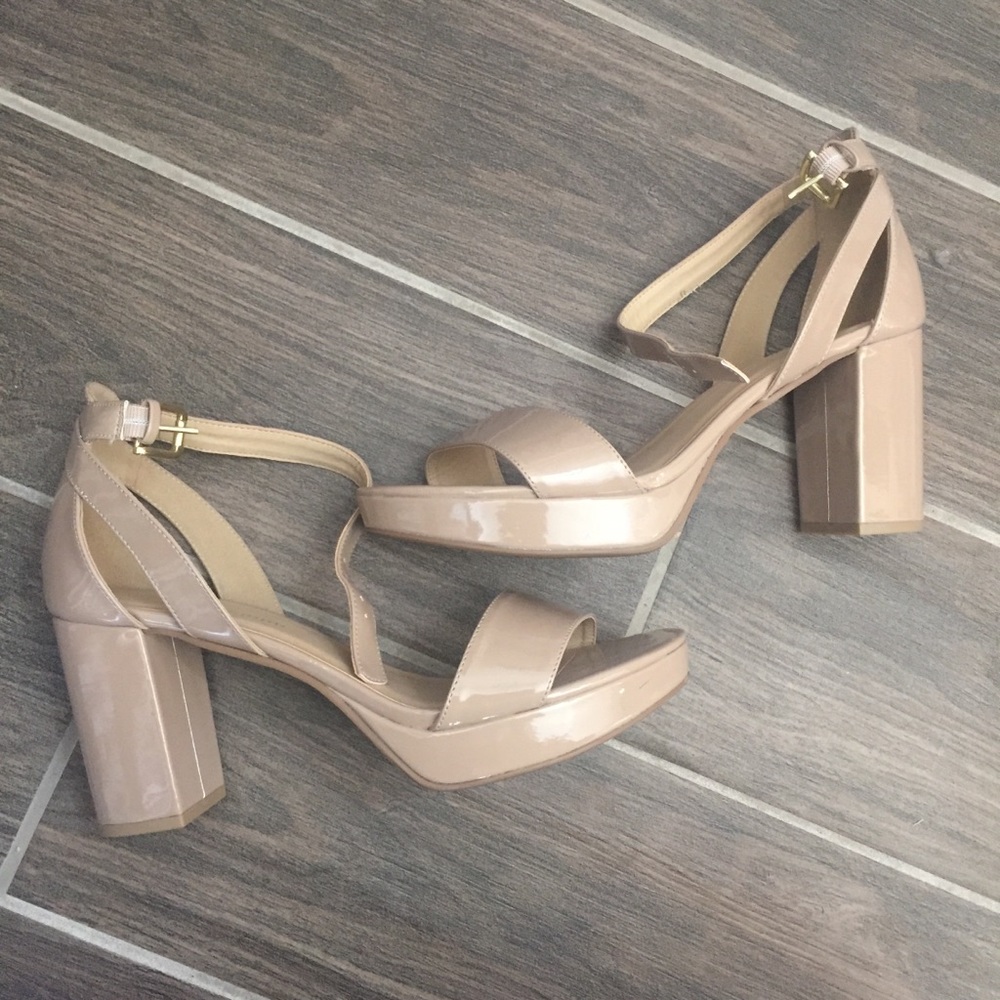 9.5 CL by Laundry shiny beige strappy heels